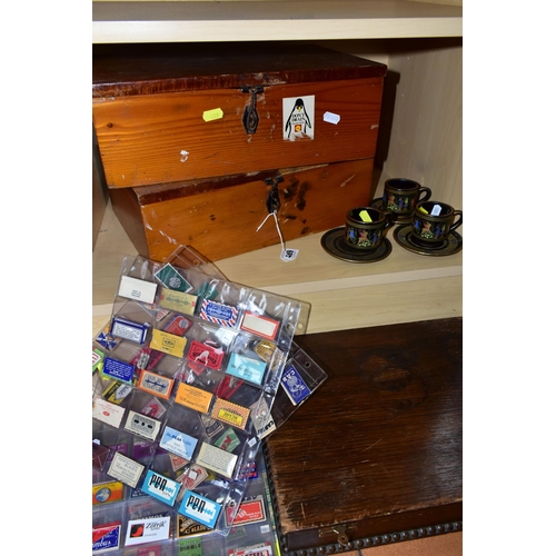 489 - A COLLECTION OF EARLY 20TH CENTURY RAZOR BLADE PACKETS, CIGAR BANDS AND WOODEN CASES, comprising an ... 