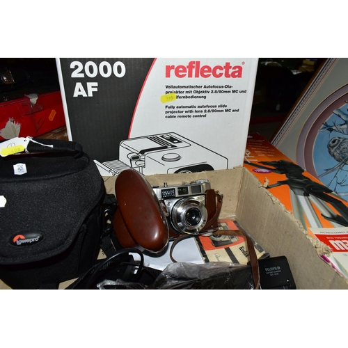 499 - A TRAY CONTAINING DIGITAL CAMERAS including a Fujifilm S4400 in box, a Finepix Z70 in box ( small lo... 