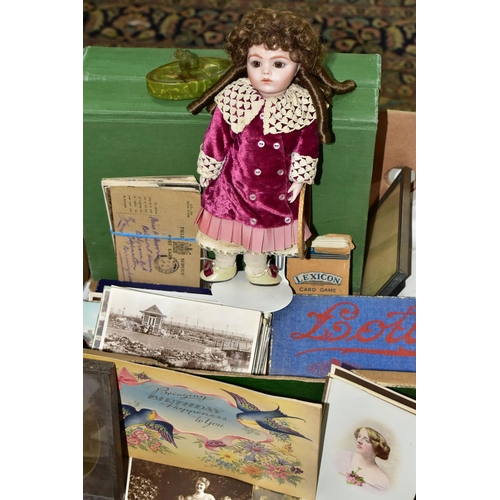 515 - ONE BOX OF VINTAGE POSTCARDS, BOOKS AND GAMES, to include a boxed set of Lotto by Glevum Games, Kan-... 