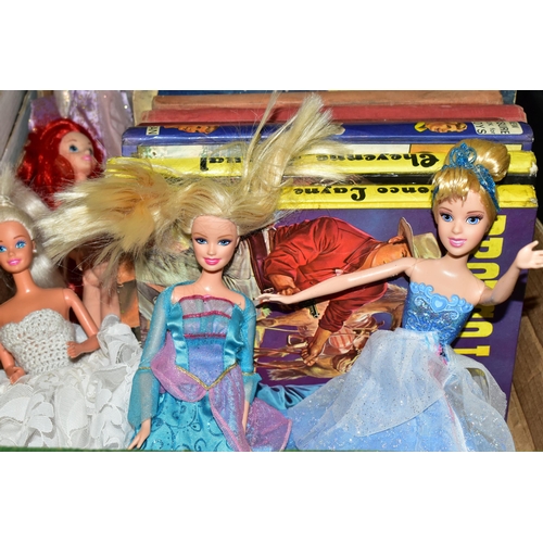 525 - A BOX OF MODERN DOLLS AND VINTAGE CHILDRENS BOOKS ETC, to include a Disney transforming Cinderella, ... 