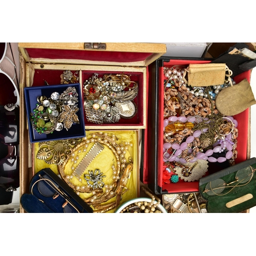 117 - A BOX OF ASSORTED COSTUME JEWELLERY AND ITEMS, to include various beaded necklaces, imitation pearl ... 