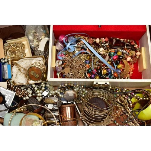 118 - A BOX OF ASSORTED COSTUME JEWELLERY AND ITEMS, to include various imitation pearl necklaces, pendant... 