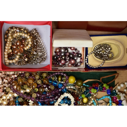 120 - A BOX OF ASSORTED COSTUME JEWELLERY AND WRISTWATCHES, to include a gents 'Ben Sherman' wristwatch, o... 