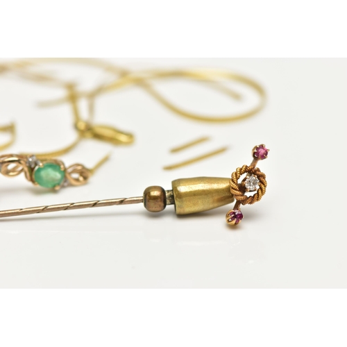 44 - A 9CT GOLD NECKLACE AND EARLY 20TH CENTURY STICK PIN, an a/f necklace set with three oval cut emeral... 