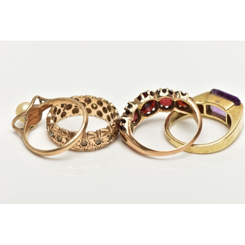 62 - A SELECTION OF FOUR 9CT YELLOW GOLD RINGS, to include a cultured pearl ring, an amethyst ring, a gar... 