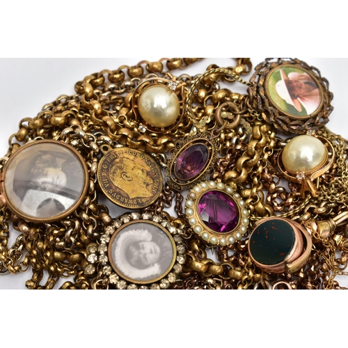 78 - A BAG OF ASSORTED YELLOW METAL JEWELLERY, to include a gold plated swivel fob set with bloodstone an... 