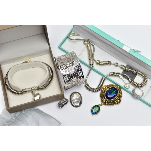 89 - LINKS LONDON NECKLACE AND A BRACELET WITH OTHER  ITEMS, to include a boxed 'Links London' necklace f... 