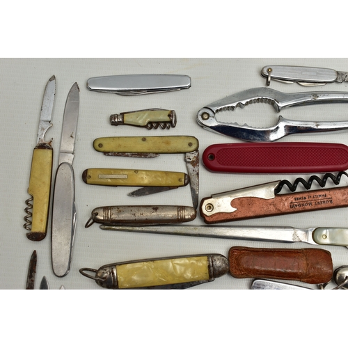 99 - A PLASTIC BOX OF ASSORTED FRUIT AND POCKET KNIVES, used conditions, stainless steel, some with plast... 