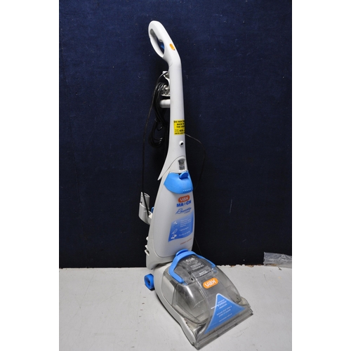 1058 - A VAX V-026CC CARPET CLEANER missing pipes (PAT pass and powers up)