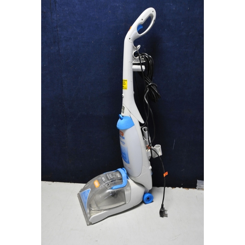 1058 - A VAX V-026CC CARPET CLEANER missing pipes (PAT pass and powers up)