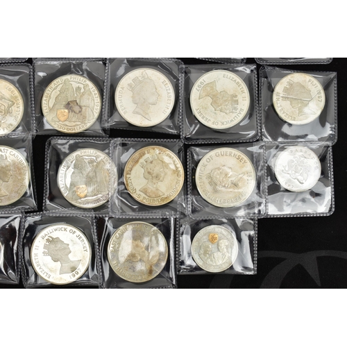 128 - A QUANTITY OF 1997 QUEEN ELIZABETH/PHILIP STERLING SILVER CROWN SIZE COINS, with highlighted Shield ... 