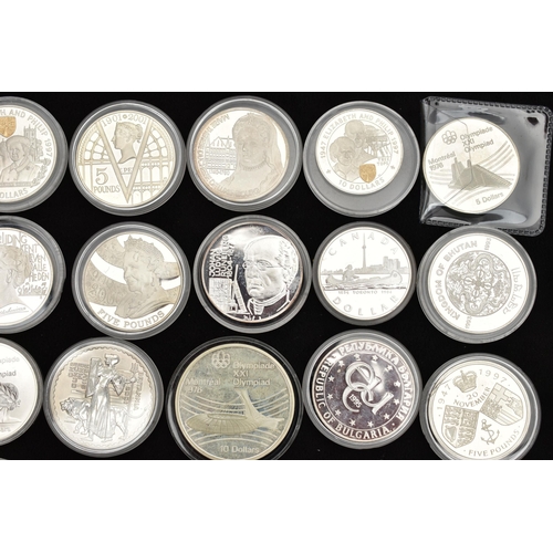 129 - A PLASTIC BOX CONTAINING SILVER AND SILVER PROOF COINS, to include 2x Britainia 2001, 2005 Silver co... 