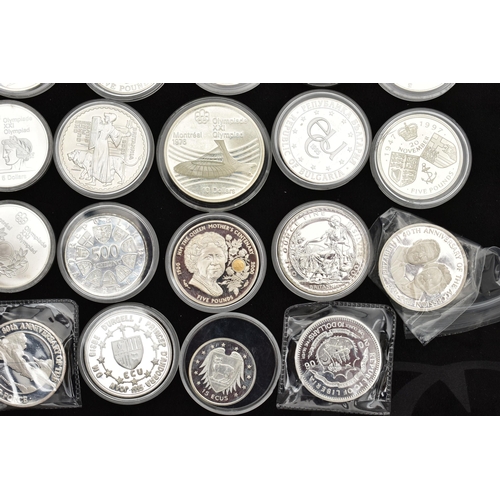 129 - A PLASTIC BOX CONTAINING SILVER AND SILVER PROOF COINS, to include 2x Britainia 2001, 2005 Silver co... 