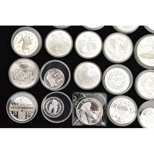 129 - A PLASTIC BOX CONTAINING SILVER AND SILVER PROOF COINS, to include 2x Britainia 2001, 2005 Silver co... 