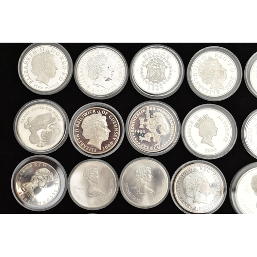 129 - A PLASTIC BOX CONTAINING SILVER AND SILVER PROOF COINS, to include 2x Britainia 2001, 2005 Silver co... 