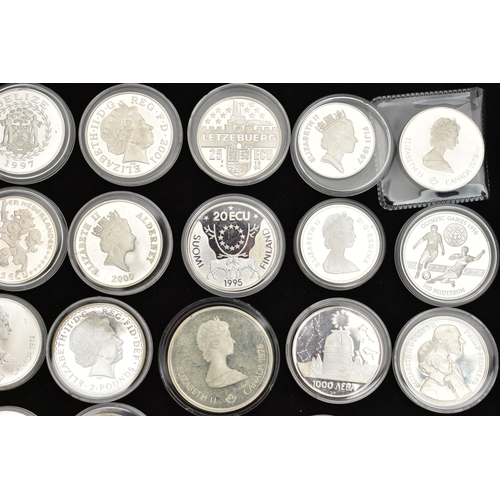 129 - A PLASTIC BOX CONTAINING SILVER AND SILVER PROOF COINS, to include 2x Britainia 2001, 2005 Silver co... 