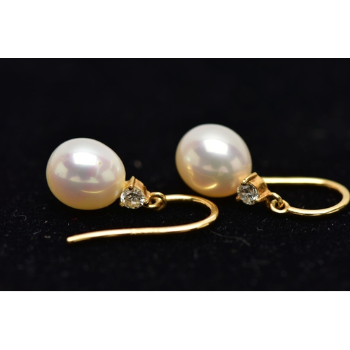 26 - A PAIR OF 18CT GOLD CULTURED PEARL EARRINGS, white cultured pearls with a pink hue, approximate widt... 