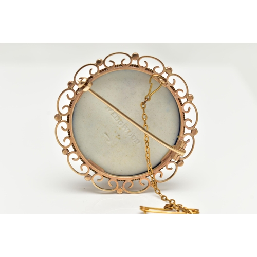 36 - A 9CT GOLD WEDGEWOOD CAMEO BROOCH, a blue Wedgewood Grecian cameo, set within a yellow gold moun... 