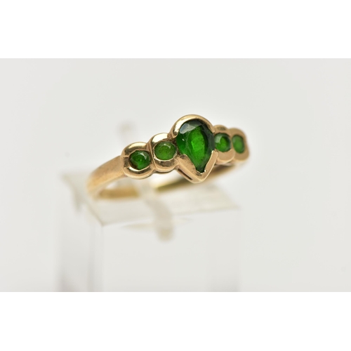 58 - A 9CT GOLD CHROME DIOPSIDE RING, designed with a central pear cut stone flanked with four smaller ci... 