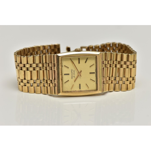 91 - A GENTS 9CT GOLD 'RECORD' WRISTWATCH, manual wind, gold square dial signed 'Record De Luxe', baton m... 