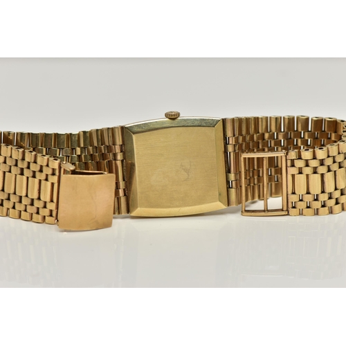 91 - A GENTS 9CT GOLD 'RECORD' WRISTWATCH, manual wind, gold square dial signed 'Record De Luxe', baton m... 