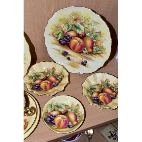 364 - FOURTEEN PIECES OF AYNSLEY ORCHARD GOLD TEA AND GIFT WARES, comprising a cake plate, two wavy rimmed... 