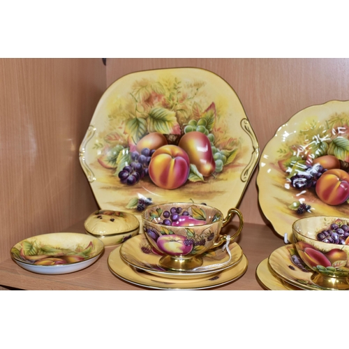 364 - FOURTEEN PIECES OF AYNSLEY ORCHARD GOLD TEA AND GIFT WARES, comprising a cake plate, two wavy rimmed... 