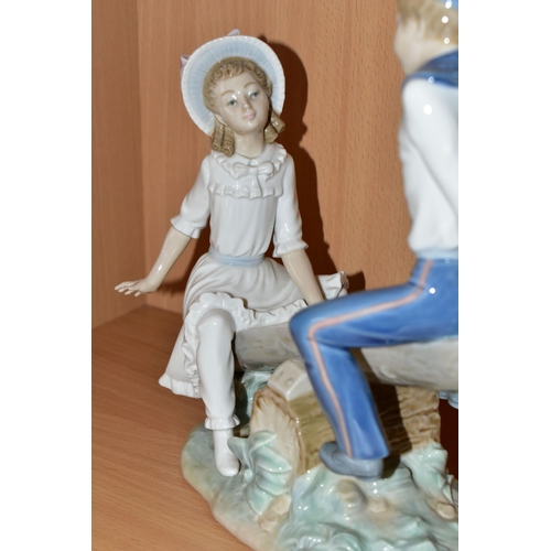 373 - A LLADRO 'SEESAW' FIGURINE, 1255 designed by Vincente Martinez 1974-1992 (1) (Condition report: no o... 