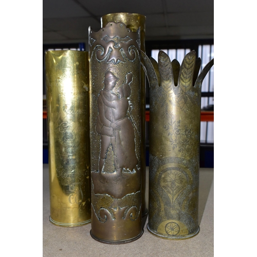 400 - THREE PIECES OF WW1 TRENCH ART AND A PLAIN SHELL CASE, comprising a vase with rim cut into petals, d... 