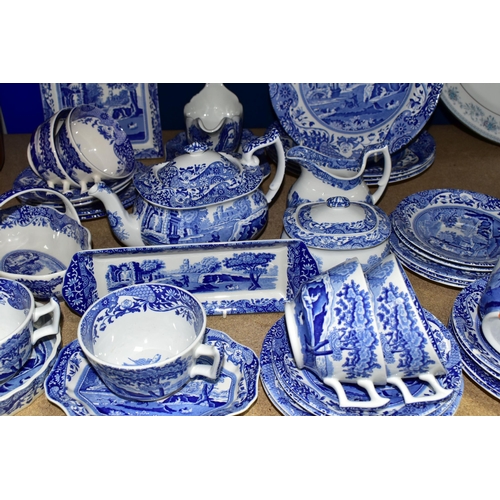 419 - THIRTY NINE PIECES OF SPODE ITALIAN TEA AND DINNER WARES, to include a teapot, a cream jug, a covere... 