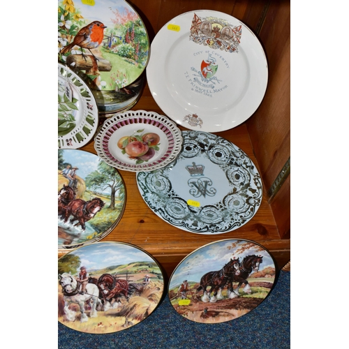 446 - A GROUP OF CABINET AND COLLECTOR'S PLATES, comprising a City of Coventry Silver Jubilee commemorativ... 