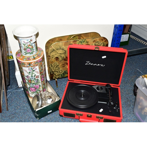 465 - A PORTABLE ZENNOX TURNTABLE, VASE AND CAST FRAMED MIRROR, comprising a large Oriental style vase hei... 