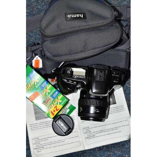 471 - A MINOLTA DYNAX 300Si FILM SLR CAMERA fitted with an AF Zoom 35-70mm f3.5 lens, Hama soft case and t... 