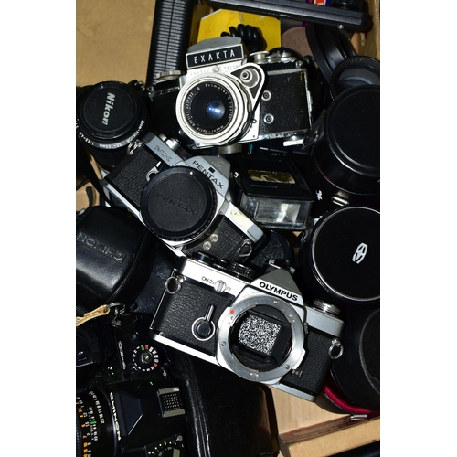 478 - A BOX CONTAINING FILM CAMERAS AND LENSES including a Chinon CE4 SLR fitted with an Auto Chinon 50mm ... 