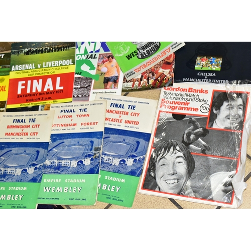 518 - FOOTBALL PROGRAMMES, CUP FINALS, comprising nineteen FA Cup Finals, ten Community/Charity Shield Fin... 