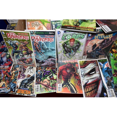 281 - LARGE QUANTITY OF DC NEW 52 COMICS, approximately 300 comics, almost entirely from DC's New 52 reboo... 