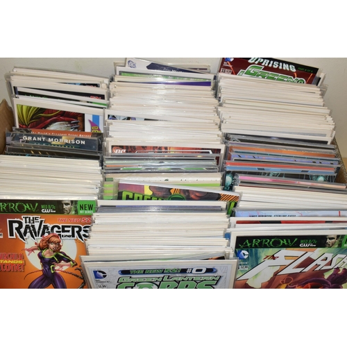 281 - LARGE QUANTITY OF DC NEW 52 COMICS, approximately 300 comics, almost entirely from DC's New 52 reboo... 