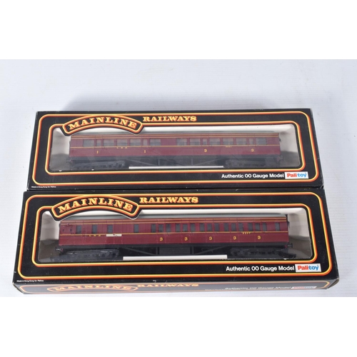 100 - A QUANTITY OF MAINLY BOXED AND PART BOXED OO GAUGE COACHING STOCK, assorted models by Mainline, Airf... 