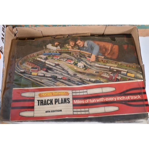 94 - A QUANTITY OF UNBOXED AND ASSORTED OO GAUGE MODEL RAILWAY ITEMS, to include repainted Hornby Dublo A... 