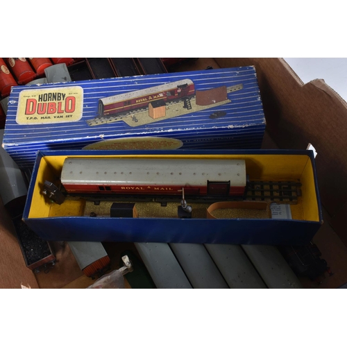 95 - A QUANTITY OF UNBOXED AND ASSORTED HORNBY DUBLO MODEL RAILWAY ITEMS, to include class 4MT Tank locom... 