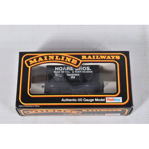 96 - A QUANTITY OF BOXED AND UNBOXED MAINLINE RAILWAYS AND AIRFIX GMR OO GAUGE FREIGHT ROLLING STOCK, vas... 