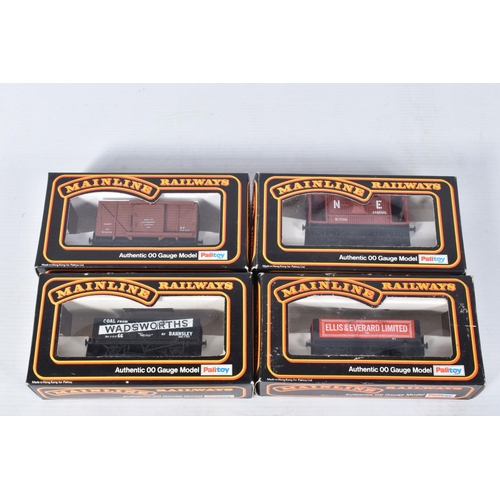 96 - A QUANTITY OF BOXED AND UNBOXED MAINLINE RAILWAYS AND AIRFIX GMR OO GAUGE FREIGHT ROLLING STOCK, vas... 