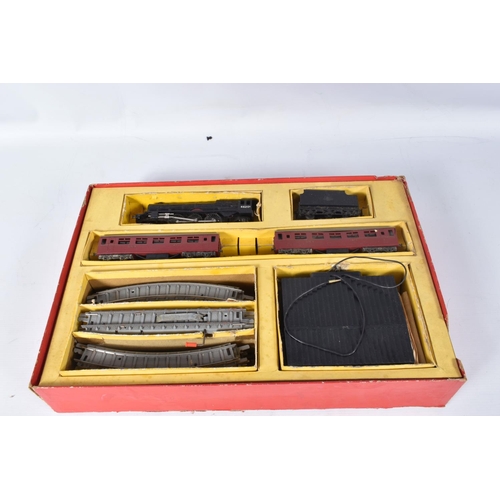 98 - A BOXED TRIANG RAILWAYS OO GAUGE PASSENGER TRAIN SET, No.RO, comprising Princess class locomotive an... 