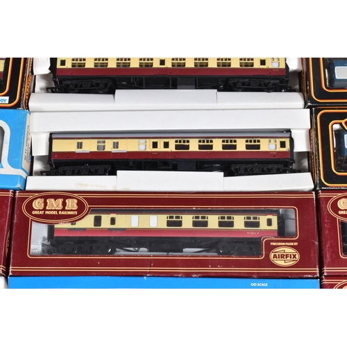 99 - A QUANTITY OF MAINLY BOXED AND PART BOXED OO GAUGE COACHING STOCK, assorted models by Mainline and A... 