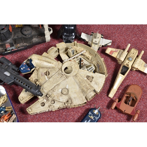 132 - A COLLECTION OF VINTAGE PLAYWORN STAR WARS FIGURES, PLAYSETS, MODEL GUN ETC, figures to include two ... 