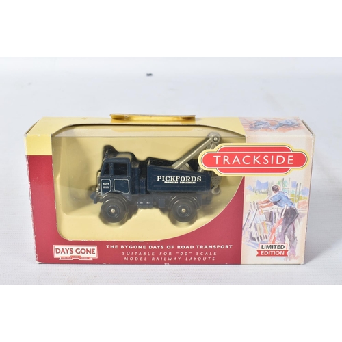 154 - A QUANTITY OF BOXED AND UNBOXED MODERN DIECAST AND RESIN/WHITEMETAL KIT MODELS, including two Lancer... 