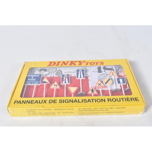 162 - A QUANTITY OF BOXED ATLAS EDITION REPRODUCTION DINKY TOY MODELS, all in good condition and look to h... 