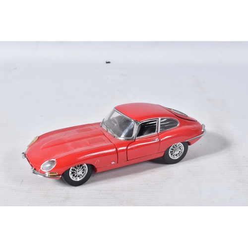 166 - AN UNBOXED FRANKLIN MINT DIECAST 1961 JAGUAR E-TYPE, 1:24 scale, missing n/s headlamp glass but othe... 