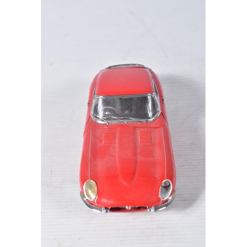 166 - AN UNBOXED FRANKLIN MINT DIECAST 1961 JAGUAR E-TYPE, 1:24 scale, missing n/s headlamp glass but othe... 