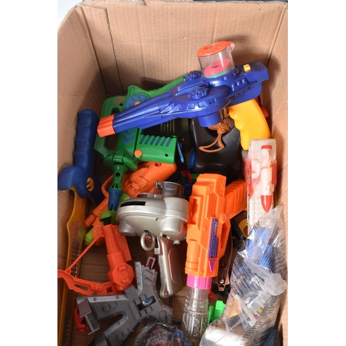 176 - A QUANTITY OF UNBOXED AND ASSORTED ACTION FIGURES AND ROBOTS ETC., to include Tiger Electronics Dino... 